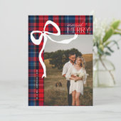 Merry & Married Script Photo Christmas Tartan Bow Feestdagenkaart (Staand voorkant)