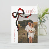Merry & Married Script Photo Christmas Tartan Bow  Feestdagenkaart (Staand voorkant)