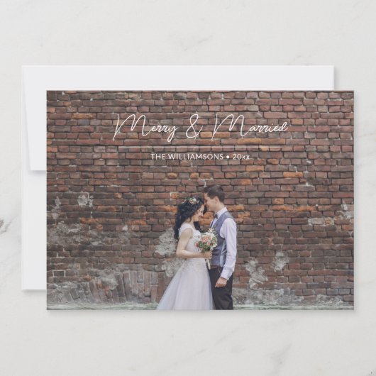 Merry Married White Script Overlay Weddenfoto Feestdagenkaart (Voorkant)