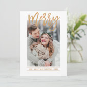 Merry Modern Cognac Tan Script Pas getrouwd Foto Feestdagenkaart (Staand voorkant)