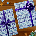 Merry Navy Interreligieuze Childs Naam Chrismukkah Cadeaupapier<br><div class="desc">Geef dit artikel van een soort Chrismukkah pakpapier een persoonlijk tintje door de naam van je kind toe te voegen aan de marinesblauwe kerstboom en het Hanukkah Menorah-patroon en iets heel speciaals te creëer onder de boom. Ontworpen voor interreligieuze families die zowel Christelijke als joodse feestdagen vieren, is dit schattige...</div>