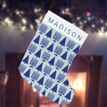 Merry Navy Interreligieuze Chrismukkah Cute Childs Grote Kerstsok<br><div class="desc">Creëer uw eigen gepersonaliseerde marineblauw Menorah en kerstboompatroon kerstmis als perfecte oversteekplaats voor de kerstviering van Chrismukkah en Hanukkah. De klassieke kerstbezetting met de iconische symbolen van Kerstmis en Hanukkah in diepblauw is schattig voor kinderen en huisdieren, maar volwassenen zullen er ook van houden. Deze speciale vakantievoorraad is ontworpen met...</div>