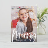 Merry-penseelscript één foto-Kerstmis Feestdagenkaart (Staand voorkant)
