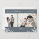 Merry Snowflake Hanukkah-fotokaart | Leisteen Feestdagenkaart<br><div class="desc">Elegant en modern Hanukkah-fotokaartje bevat twee favoriete foto's naast elkaar, met "Joyous Hanukkah" bovenaan in wit-cursief en bloktypografie. Personaliseer met uw aangepaste groet en naam onderaan, voorzien van vier witte sneeuwvlokillustraties. Een rijke grijze achtergrond van de lei voegt klassieke elegantie aan uw vakantiegroet toe. De kaart keert terug naar een...</div>