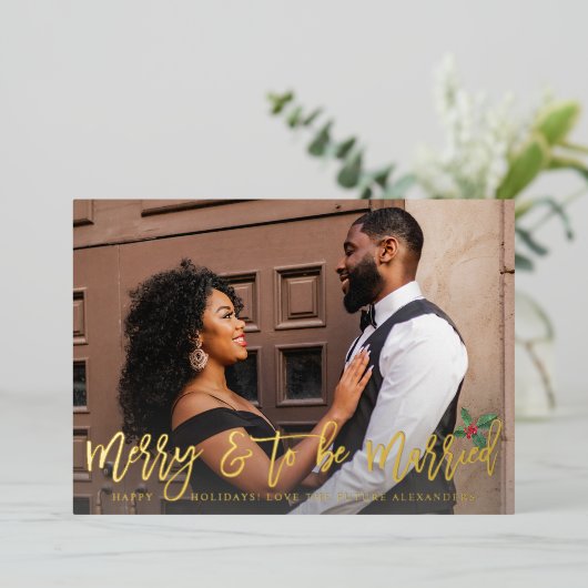 Merry & To Married w Holly Engaged Photo Folie Uitnodiging (Staand Voorkant)