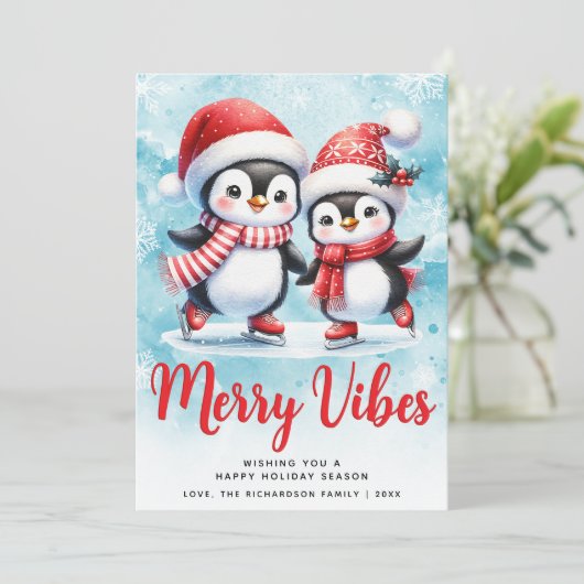 Merry Vibes Schattigee Pinguïns Blauw Rood Kerst Feestdagenkaart (Staand voorkant)