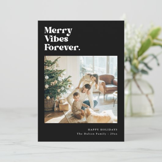 Merry Vibes voor altijd Moderne Familie Kerstfoto Feestdagenkaart (Staand voorkant)