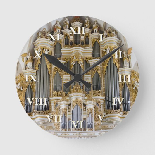 Merseburg pijplijn, orgaanklok met Romeinse cijfer Ronde Klok (Voorkant)