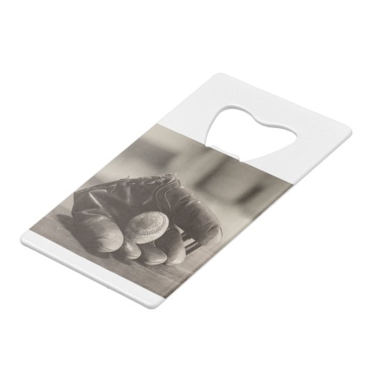 MES01BWD1 Ball in Mitt.tif Creditkaart Flessenopener (Voorkant Gekanteld)