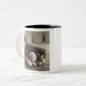 MES01BWD1 Ball in Mitt.tif Tweekleurige Koffiemok (Voorkant links)