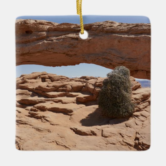 Mesa Arch en Tumbleweed bij Canyonlands Keramisch Ornament (Voorkant)