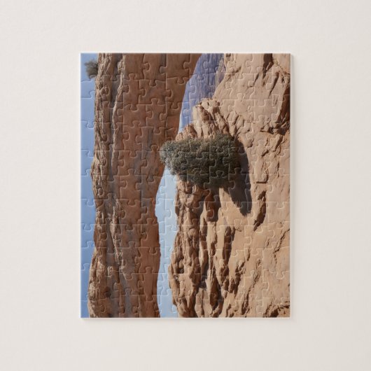 Mesa Arch en Tumbleweed bij Canyonlands Legpuzzel (Verticaal)