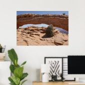 Mesa Arch en Tumbleweed in Canyonlands Poster (Thuiskantoor)