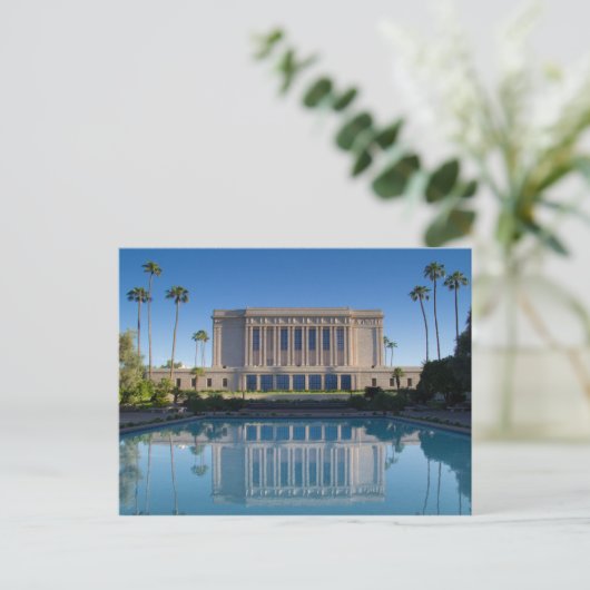 Mesa-tempel die in een blauw zwembad reflecteert briefkaart (Staand voorkant)
