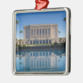 Mesa-tempel die in een blauw zwembad reflecteert metalen ornament (Links)