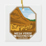 Mesa Verde National Park Cliff Palace Retro Emblem Keramisch Ornament<br><div class="desc">Mesa Verde vectorkunstwerk ontwerp. Het park staat bekend om zijn goed bewaarde Ancestral Puebloan-cliff-woningen,  met name het grote Cliff Palace.</div>
