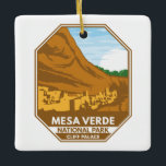 Mesa Verde National Park Cliff Palace Retro Emblem Keramisch Ornament<br><div class="desc">Mesa Verde vectorkunstwerk ontwerp. Het park staat bekend om zijn goed bewaarde Ancestral Puebloan-cliff-woningen,  met name het grote Cliff Palace.</div>