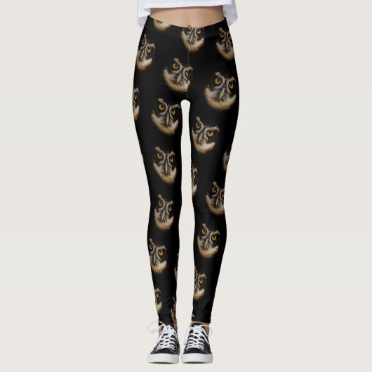 Mesmerizing Golden Eyes of a Spectacled Owl Leggings (Voorkant)