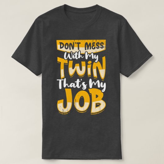 Mess met mijn tweeling die mijn werk is t-shirt (Design voorkant)