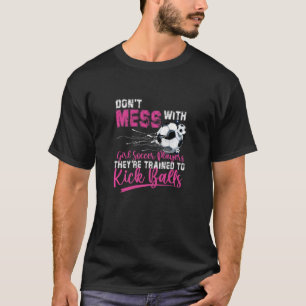 Mess niet met meidenvoetbalspelers die trainen t-shirt