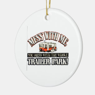 Mess with me, je knoeit met het hele caravanpark. keramisch ornament