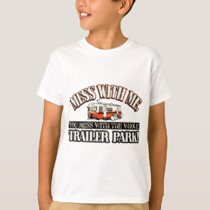 Mess with me, je knoeit met het hele caravanpark. t-shirt