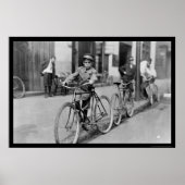 Messenger Boy and Bicycle 1911 Poster (Voorkant)