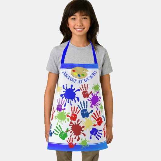 Messenmakerskunstenaar op het werk kinder pron schort (Insitu)