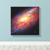 Messier M106 Spiral Galaxy Buitenspatie Foto Canvas Afdruk (Insitu (Houten vloer))