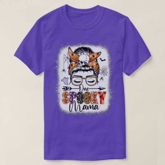 Messy Bun Hair One Spooky Mama Halloween Costume D T-shirt (Design voorkant)
