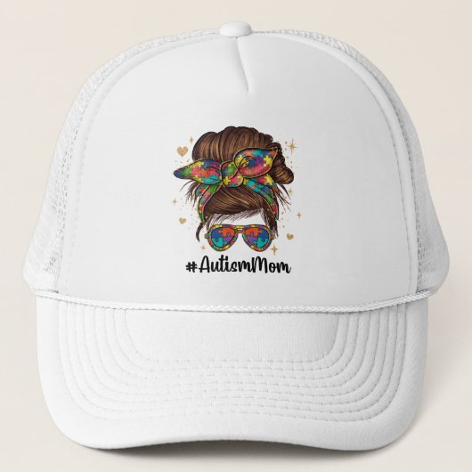 Messy Bun Proud Autism Mam Trucker Pet (Voorkant)