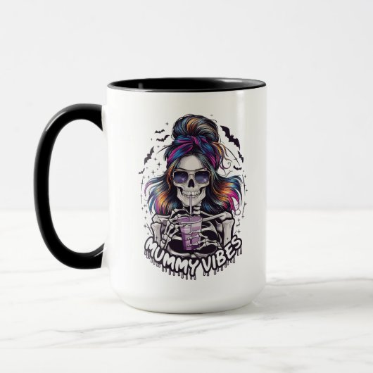 Messy Bun Skeleton "MUMMY VIBES" Koffie Mok (Links)