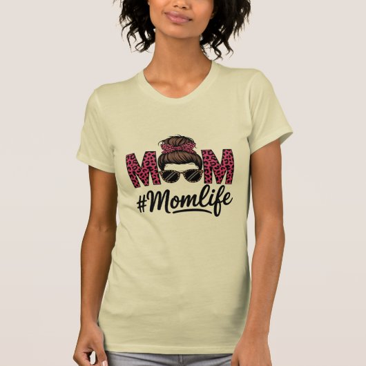 Messy Bun & Zonnebril: het perfecte momlife T-shirt (Voorkant)