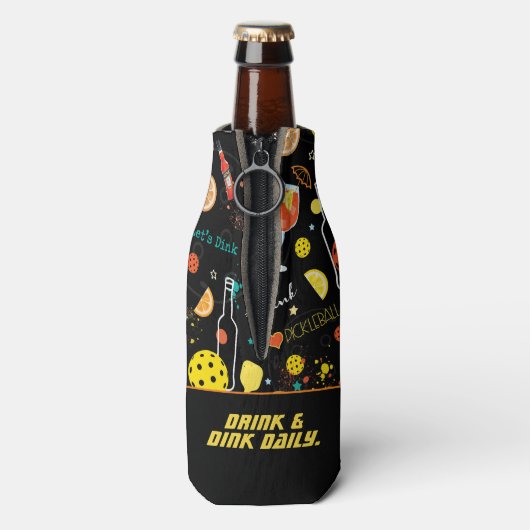 Met aangepaste tekst Dinks & 🍾 🥂 drinken - pickl Flesjeskoeler (Fles Achterkant)