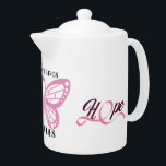 Met Brave Wings vliegt ze met Tea Pot Theepot<br><div class="desc">Tijd voor thee? Waarom gebruik deze theepot niet terwijl u uw steun voor het bewustzijn van borstkanker show</div>