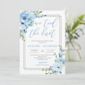 Met de hand geschreven blauwe bloem stak de knoop  kaart (Staand voorkant)