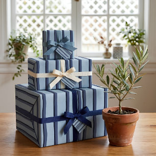 Met de hand getekend marineblauwe streep stofblauw cadeaupapier