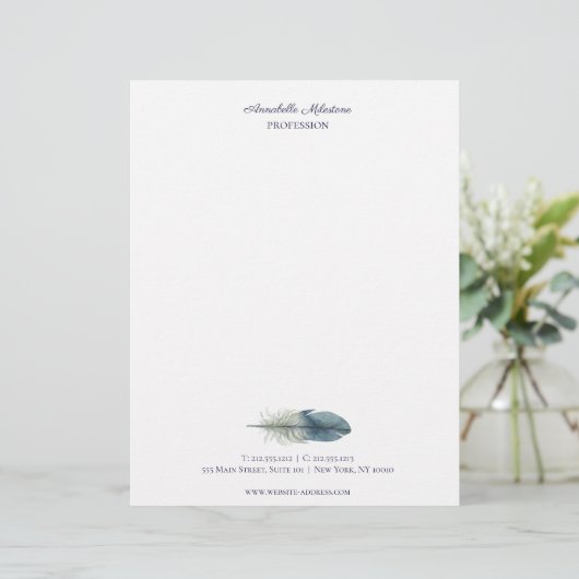 Met de hand getekende blauwe grijze waterverf veer briefhoofd ontwerp (Staand voorkant)
