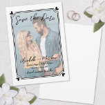 Met de Hand Getekende Foto Unieke Sprookjesachtige Save The Date<br><div class="desc">Eenvoudige handgetekende speelse zwart-wit trouwkaart om de datum te reserveren. Dit Europese ontwerp kenmerkt zich door een strakke, minimalistische lay-out die perfect is voor koppels die tijdloze elegantie zoeken. De voorkant toont jullie foto, die creatief is uitgesneden in dezelfde vorm als het handgetekende frame, waardoor een creatieve en persoonlijke touch...</div>