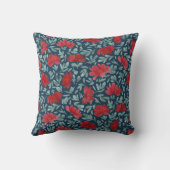 Met de hand getekende rode bloemen op een marinebl kussen (Achterkant)