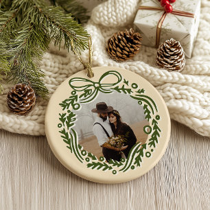 Met de hand getekende vintage geïnspireerde kerstk keramisch ornament