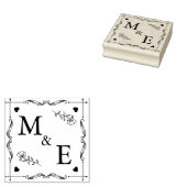 Met de hand getrokken paarse bloemen op monogram p rubberstempel (Gestempeld)