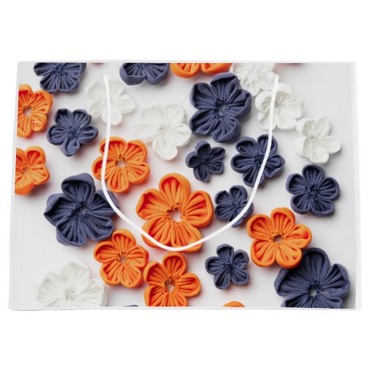 Met de lente vervaardigde plantenslijmen oranje bl groot cadeauzakje (Voorkant)