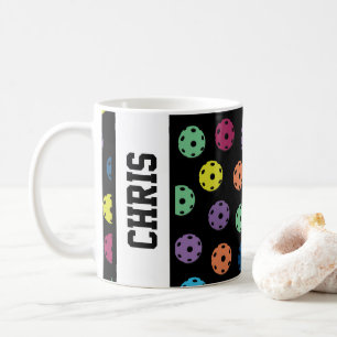 Met de naam Pickleball: meer pickleballen op zwart Koffiemok