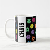 Met de naam Pickleball: meer pickleballetjes op zw Koffiemok (Links)