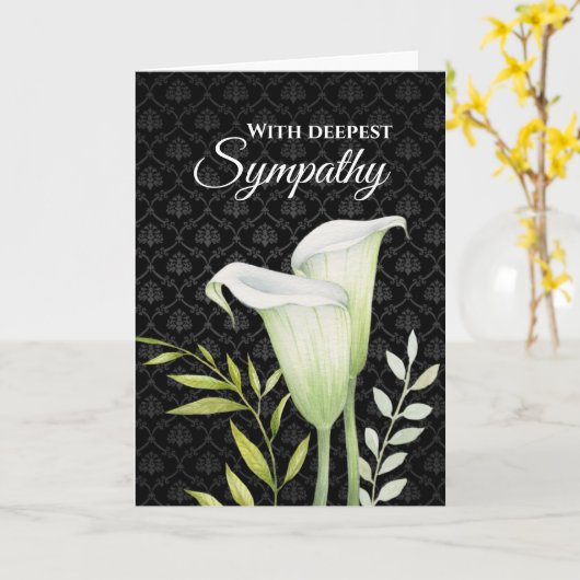 Met diepe sympathie White Calla Lilies Leafy Green Kaart (Gele Bloem)