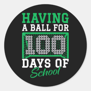 Met een bal voor 100 dagen schoolvoetbal 100th ronde sticker