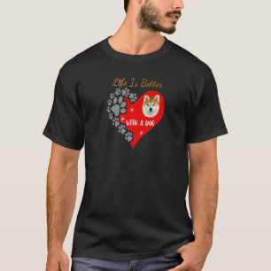 Met een hond Akita T-shirt