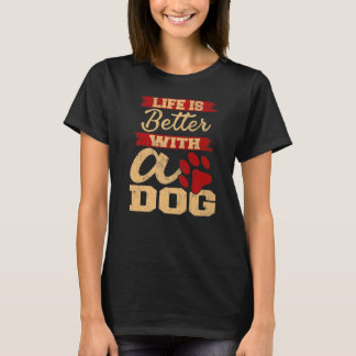 Met een hond van een hond t-shirt