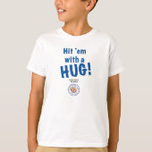 Met een HUG. Kinderen Hanes T-Shirt (Voorkant)